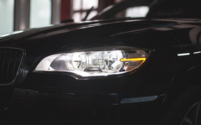 Накладки на передние фары узкие BMW X6 E71 (LED оптика)