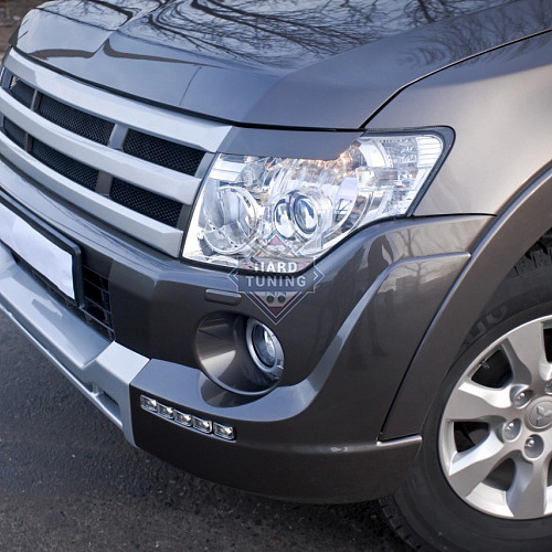 Накладки на фары на фары Mitsubishi Pajero 4 (2006-2015)