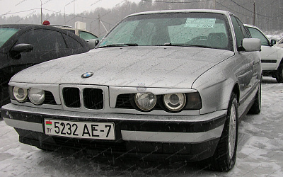 Накладки на фары с вырезом углом BMW E34